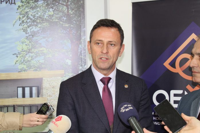 Përfitimet e Maqedonisë së Veriut nga taksa 100 për qind – Radio Evropa e Lirë