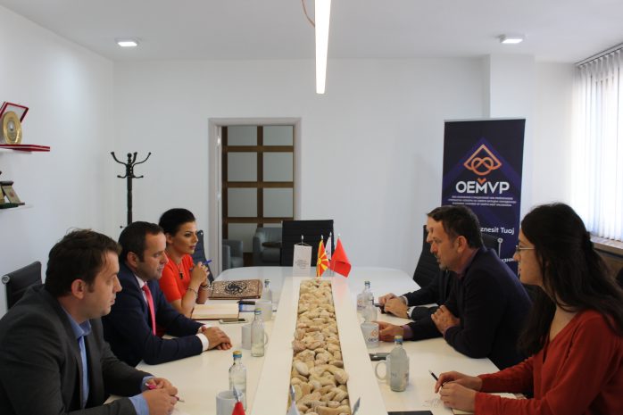 Takim me ministrin pa portofol përgjegjës për rregullimin për të përmirësuar klimën e investimeve për ndërmarrjet vendase, z. Hisen Xhemaili.