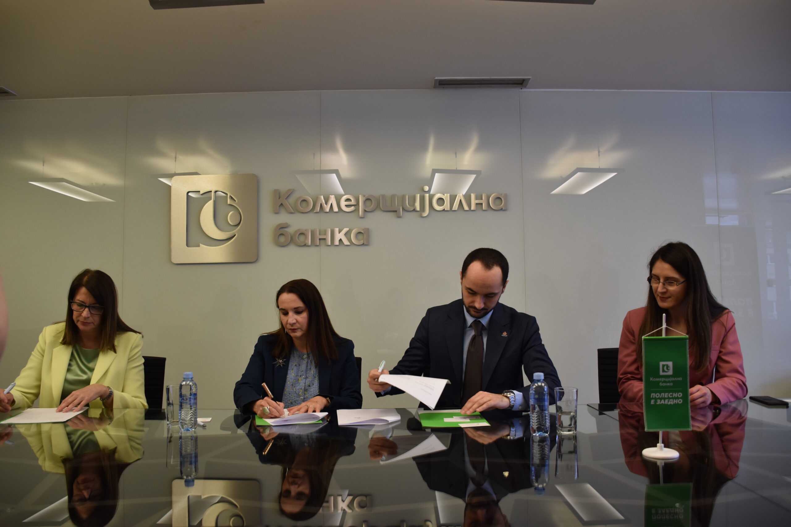 Ги поддржуваме бизнисите кон зелената трансформација: СКСЗМ и Комерцијална банка потпишаа меморандум за соработка