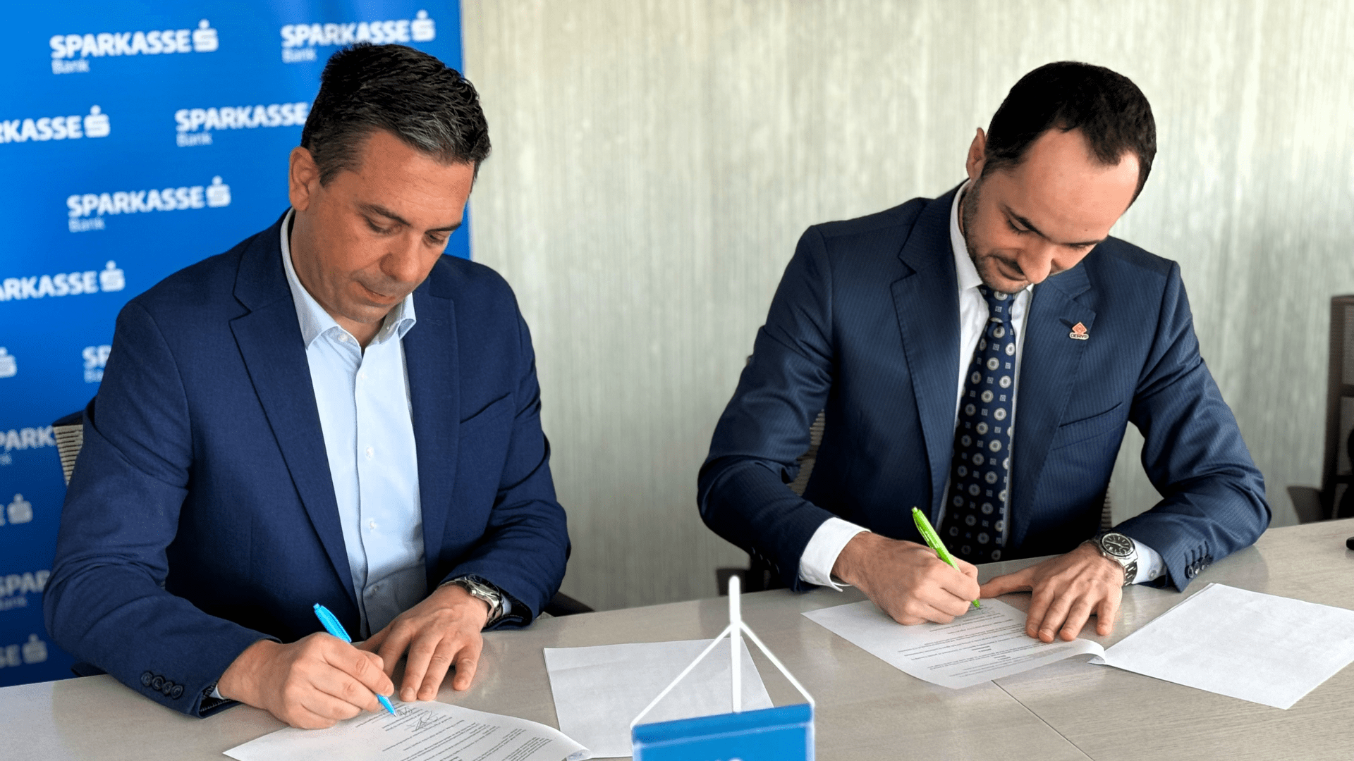 Се потпишува Меморандум за соработка: “СКСЗМ и Шпаркасе Банка ги олеснуваат инвестициите во енергетска ефикасност за членките на СКСЗМ“